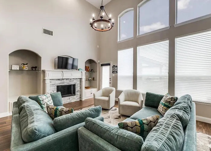 Lakefront Oasis W/covered Patio + Outdoor Kitchen Fort Worth