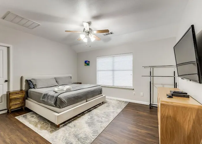 Vakantiehuis Lakefront Oasis W/covered Patio + Outdoor Kitchen Fort Worth