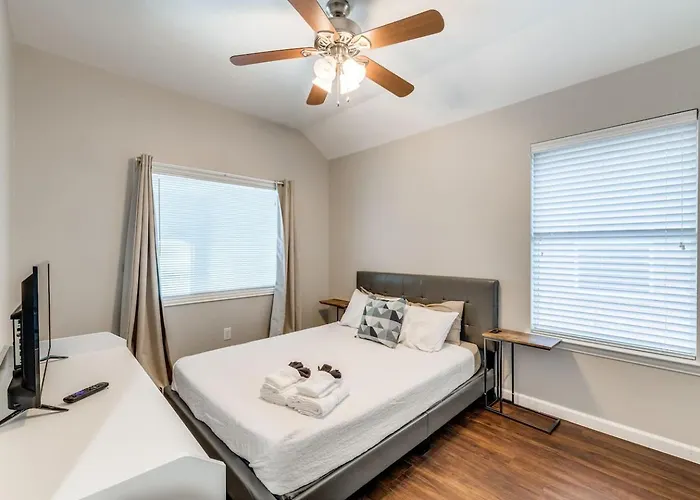 Vakantiehuis Lakefront Oasis W/covered Patio + Outdoor Kitchen Fort Worth