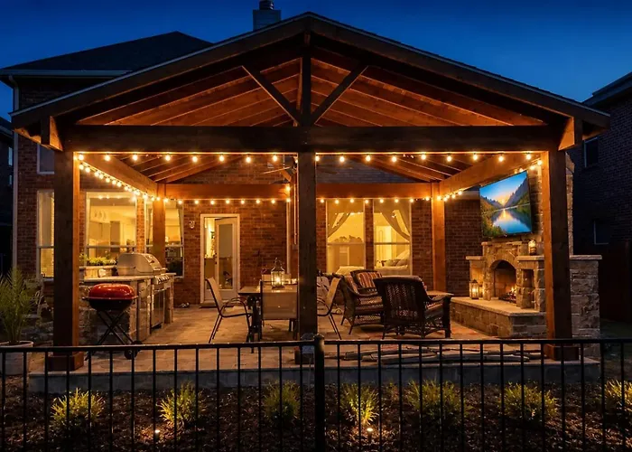 Lakefront Oasis W/covered Patio + Outdoor Kitchen *